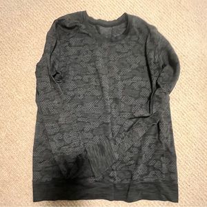 LuLu Lemon Breeze By Shirt, Size 6 Gray animal print